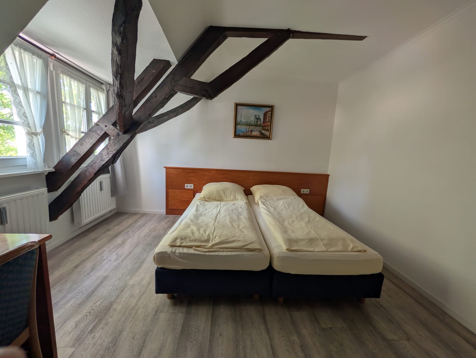 Familienzimmer im Hotel Westfalenkrug mit Fachwerkbalken